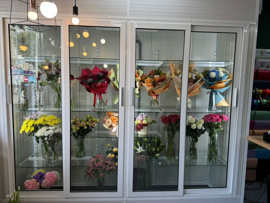 Producem  vitrine profesionale pentru florarie