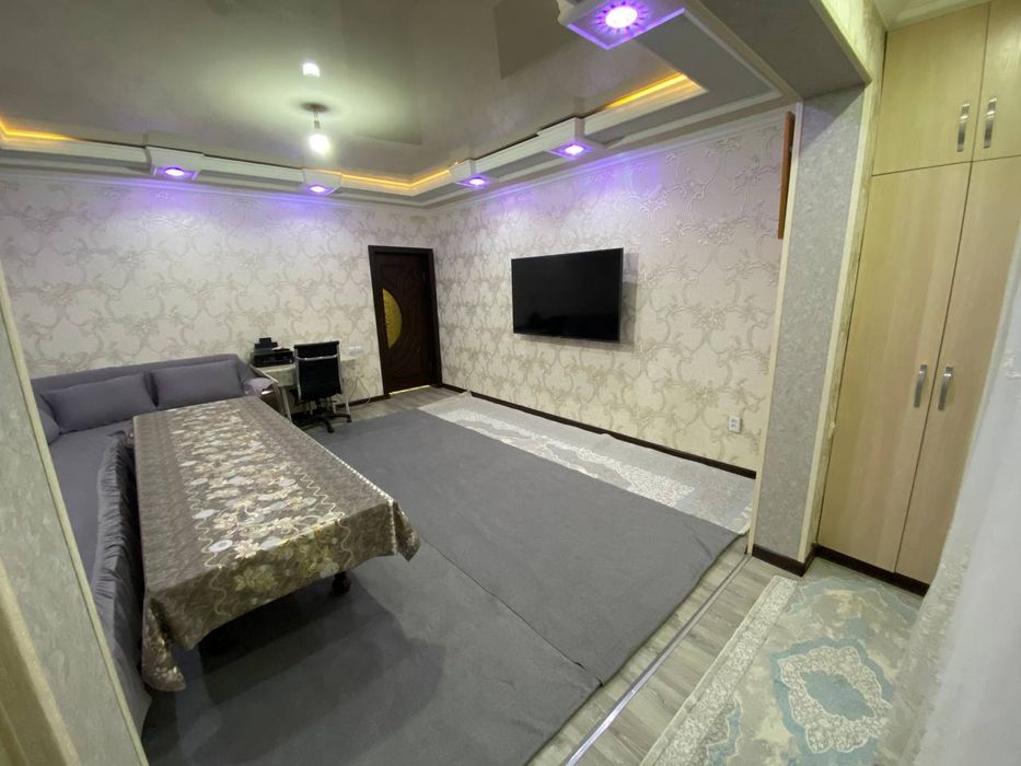 Срочно без маклера! 2 ком.  кв около дв. Лисунова. На Француском доме.