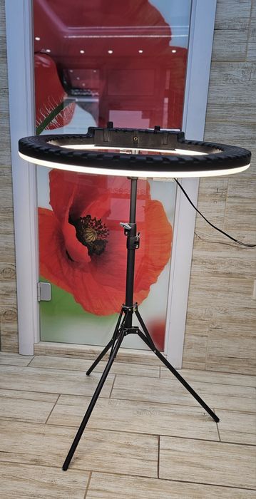 LED лампа 21 инча /53 см/