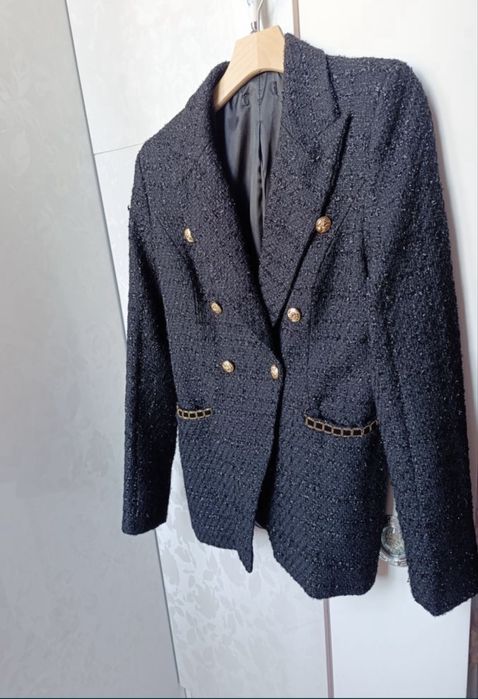 Черно сако букле