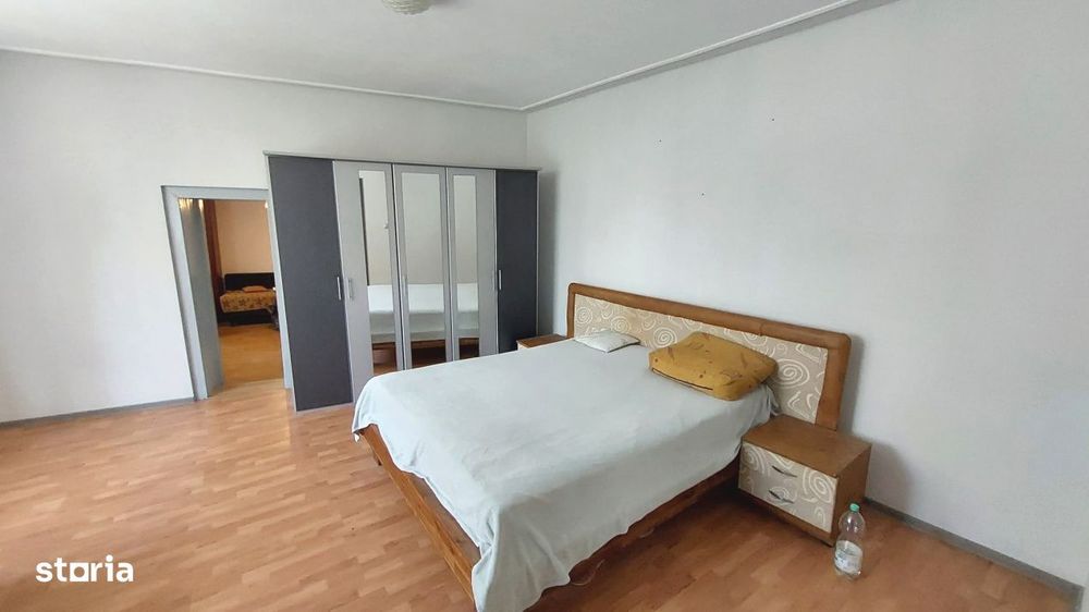 Casa cu 8 camere + 800mp teren Cisnadie zona Centrala