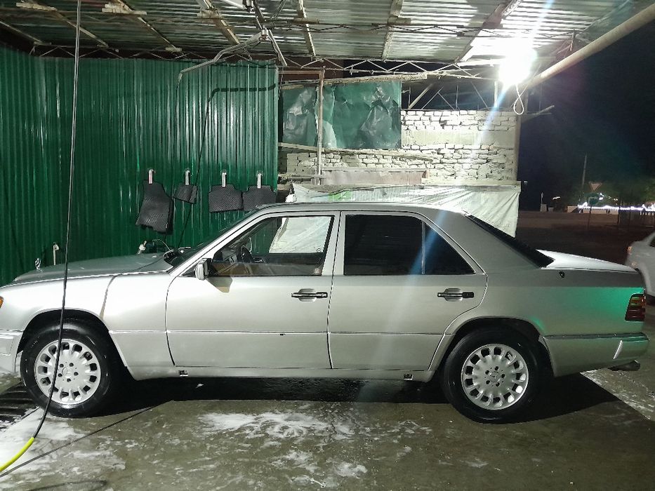 Mercedes Benz W124