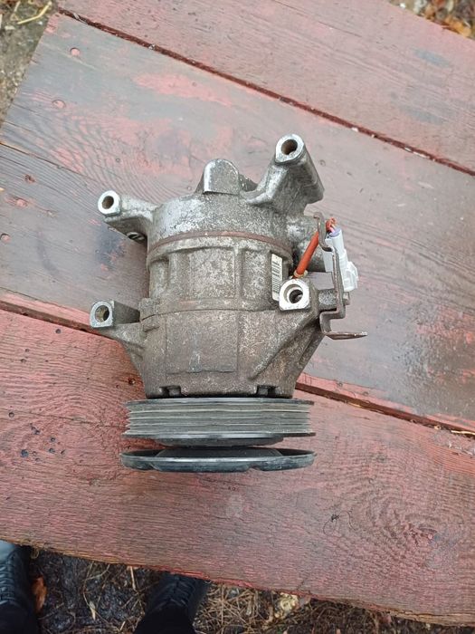 Продам компрессор кондера на тойота