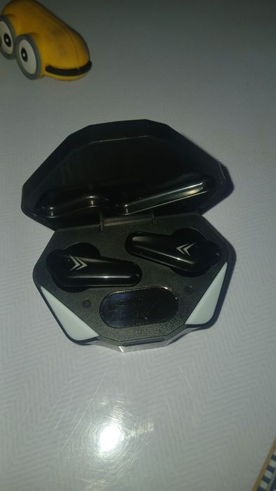 Срочно продам беспроводые игровые наушники