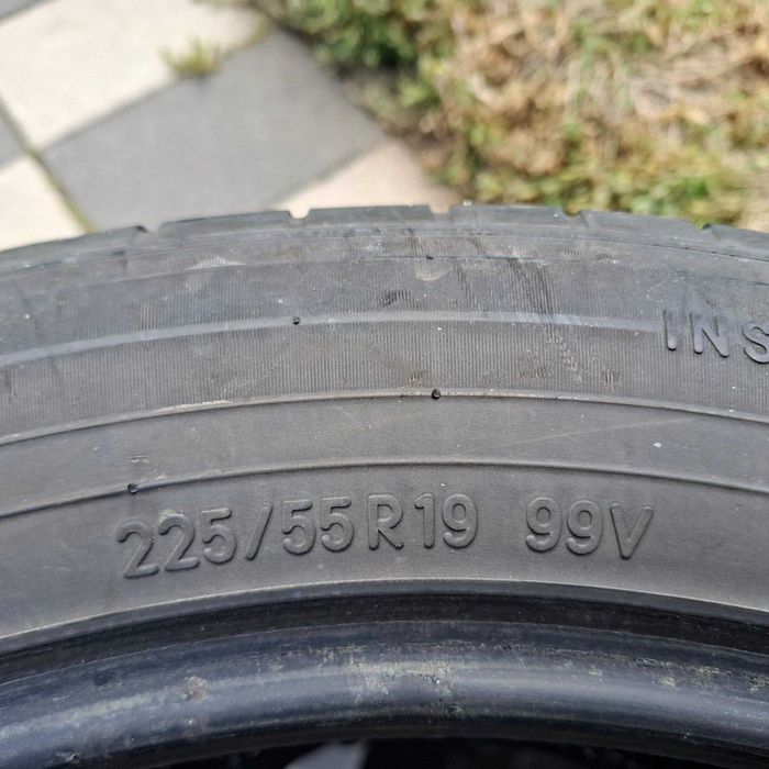 Vând 2 anvelope de vară, 225/55 R19, stare bună. Preţ pentru ambele