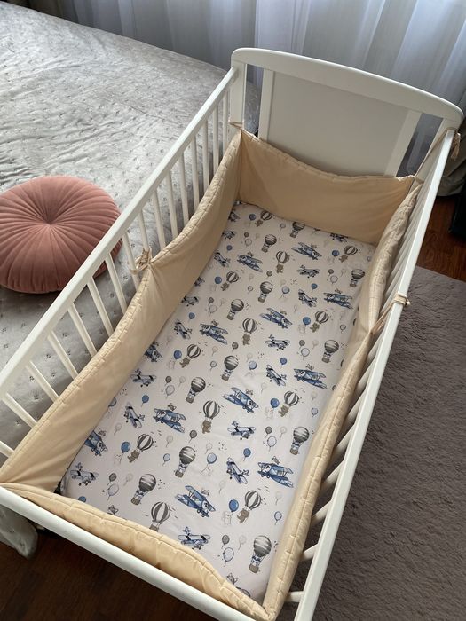Patut bebe cu saltea,2 huse pentru saltea si aparatoare incluse