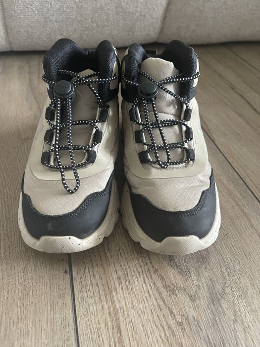 Детски боти Reserved