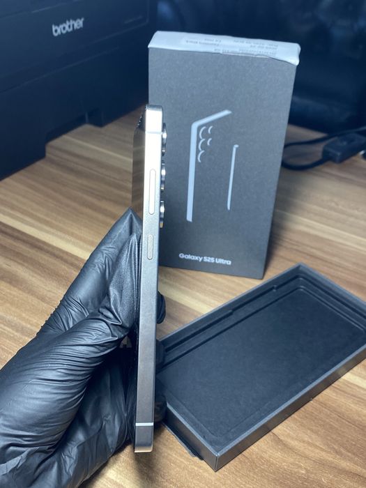 Samsung Galaxy s25 ultra • 512 GB • Titanium Black