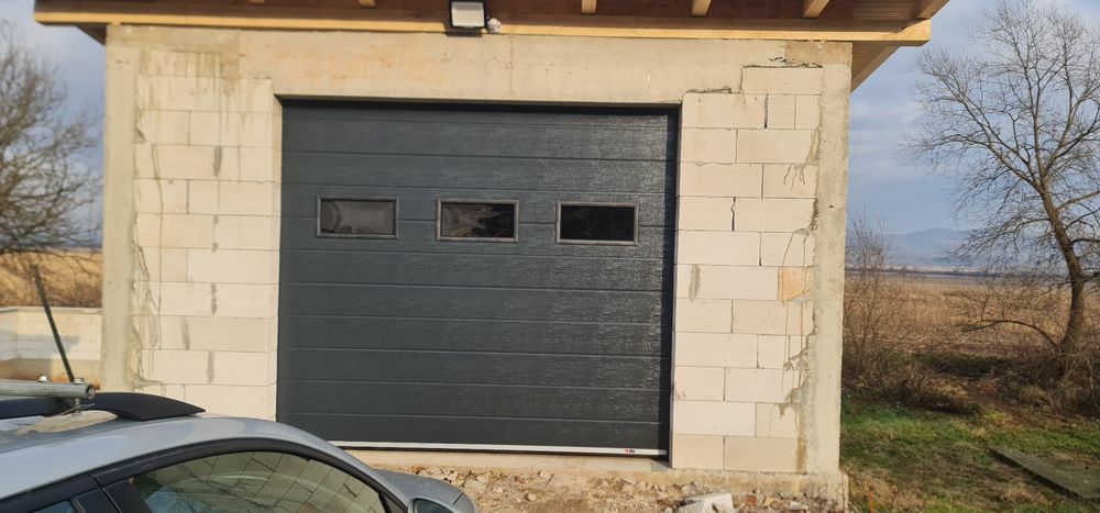 Usi secționale/ usi de garaj/ usi tip rulou/ porți secționale/ usa