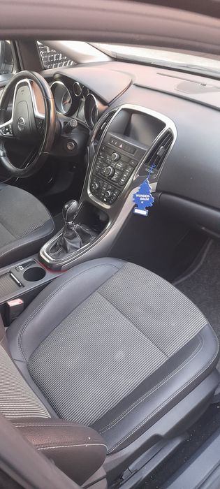 Vând Astra j 1.7
