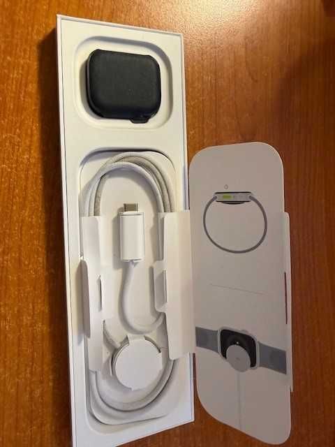 Смарт часовник Apple Watch 9, 41 мм, Midnight Aluminium Case, Midnight Sport Loop (GPS) нова верижка