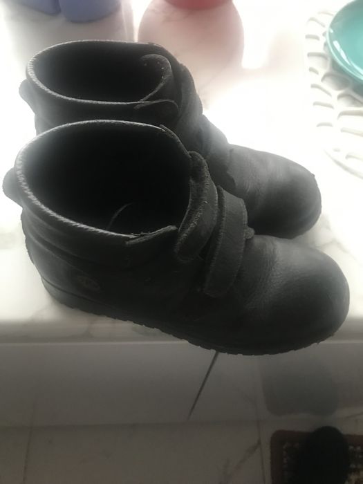 Продам осеннюю обувь мальчиковую