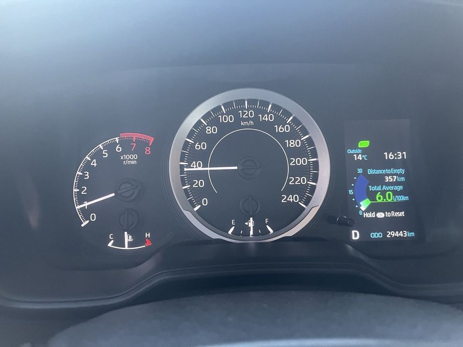 Tayota Carolla yangi