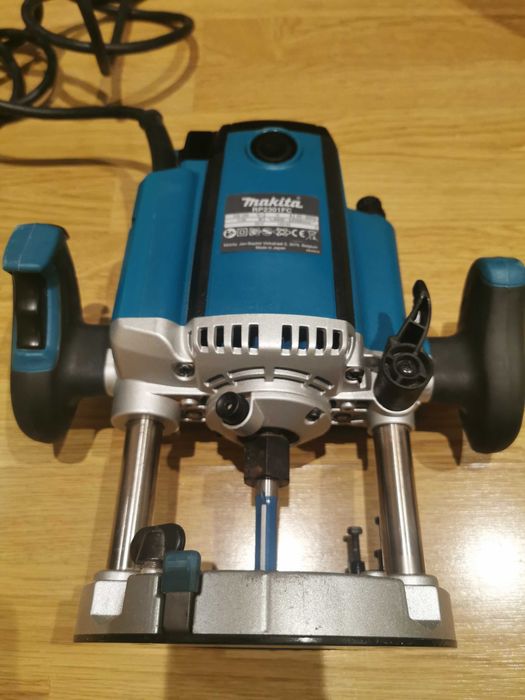 Оберфреза Макита фреза Makita Rp2301 с 6 НОЖА фрезера и куфар