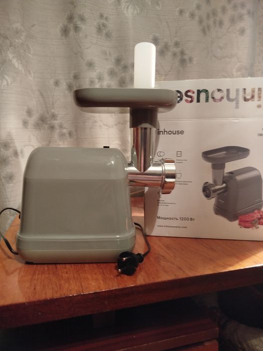 Электрическая мясорубка.