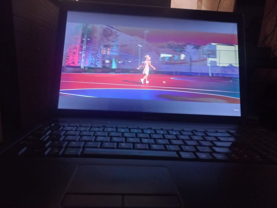 Notebook Lenovo ideal holati tiniq ofisnoy holati yangi.