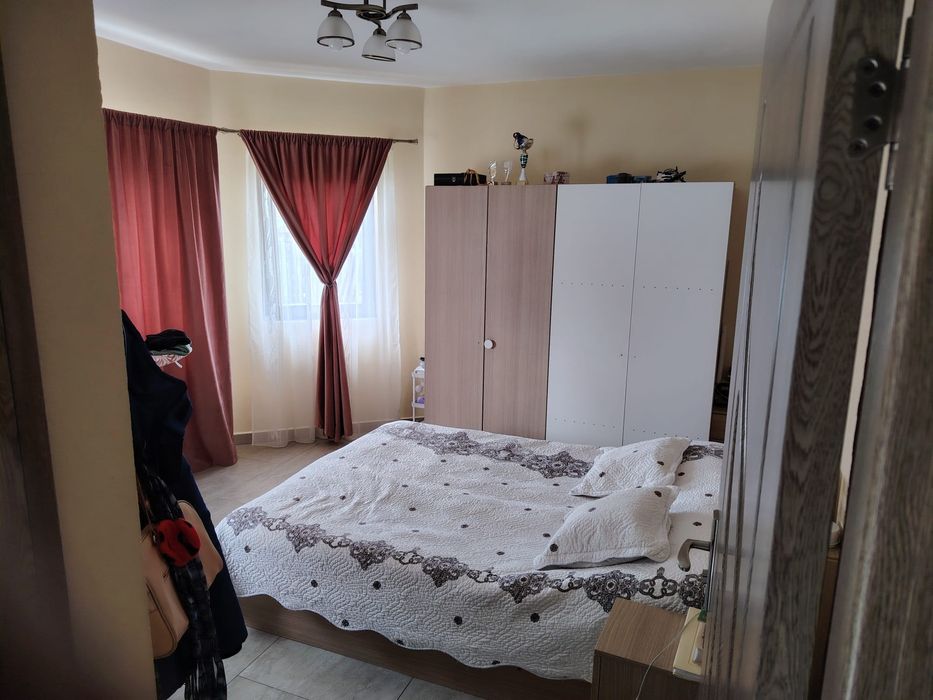 CASĂ DE VÂNZARE .Construcție nouă.