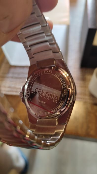Продавам нов часовник Certina