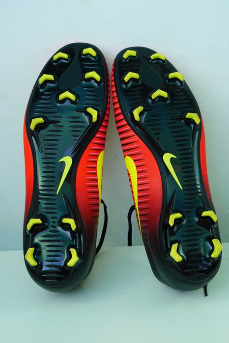 Футболни бутонки - Nike Mercurial