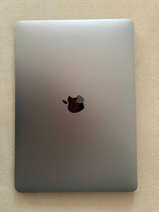 MacBook Air M1 2020 (Купен 2023) - 8GB/256GB - 96% на 141 цикъла батерия