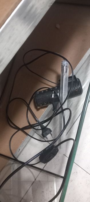 Vând acvariu a fost folosit 3 luni pacet tot
