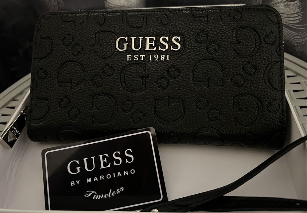 Portofel Guess.