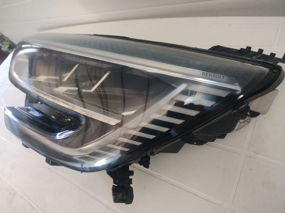 Far stânga Megan 4 facelif cod 260694081R