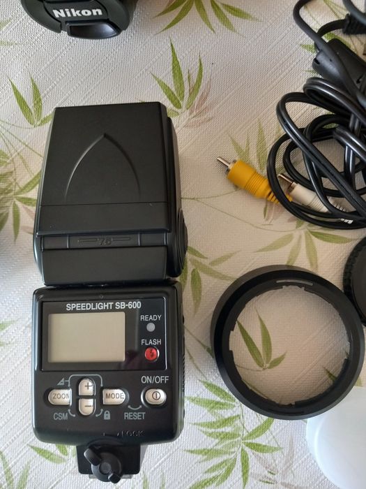 Фотоапарат NIKON, със стойка