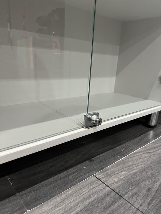 Продам стеллаж , стеклянные дверцы