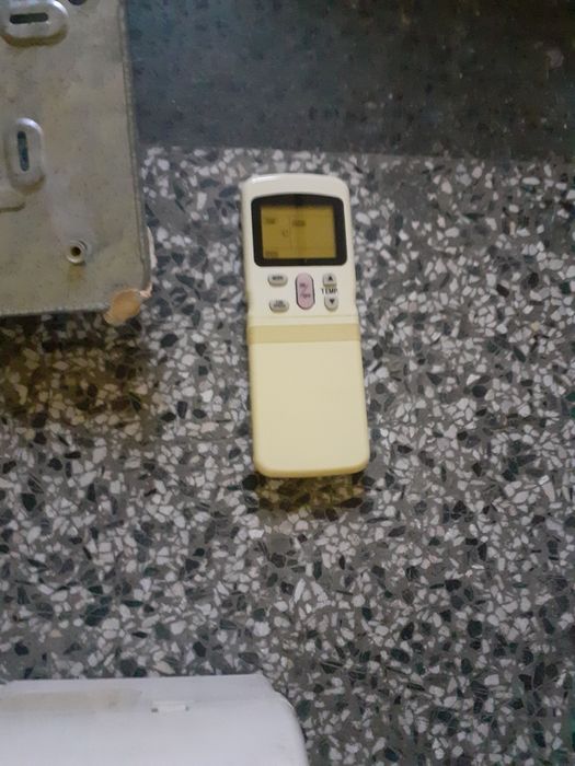 Вътрешно работещо тяло  и дистанционно за климатик Midea