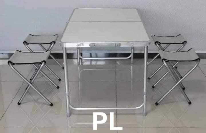 сгъваема къмпинг маса с четири стола