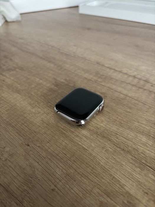 Apple Watch Series 8 45mm GPS+Cellular Stainless Steel 97% battery health