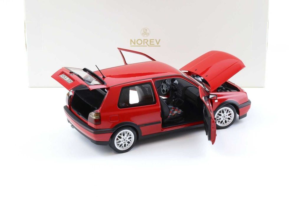 Macheta Volkswagen Golf GTI 1994 Color Concept (Mk3) 1:18 Norev