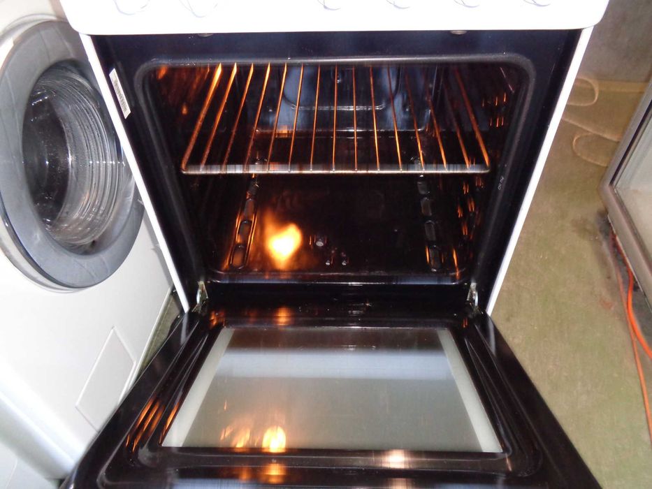 aragaz cu cuptor pe gaz  INDESIT ,SAMUS