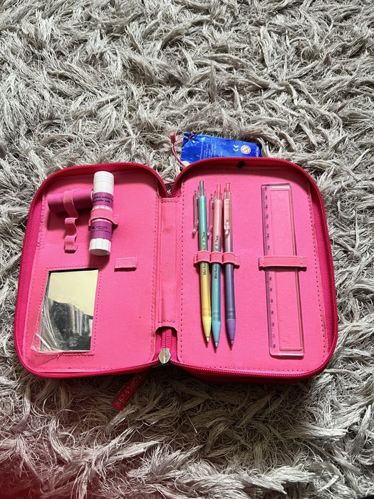 Penar Barbie nou si echipat