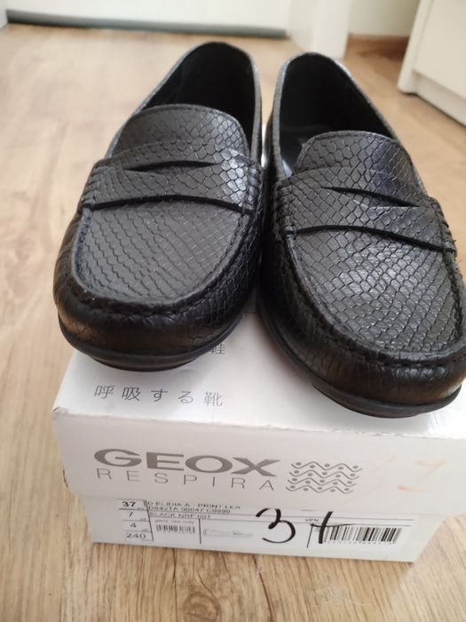 Нови обувки Geox 37.5