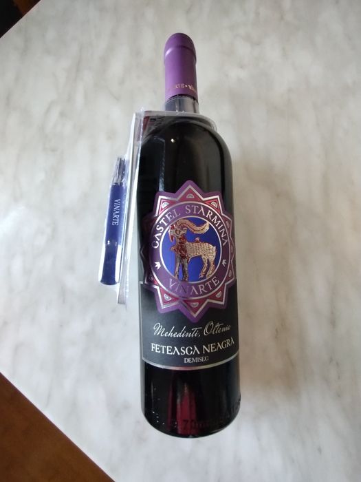 Sticla fetească neagră Castel Starmina cu tirbușon profesional