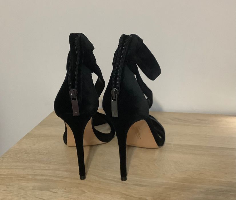 Pantofi dama toc cui, Vince Camuto, noi, nepurtati, negri, cu eticheta