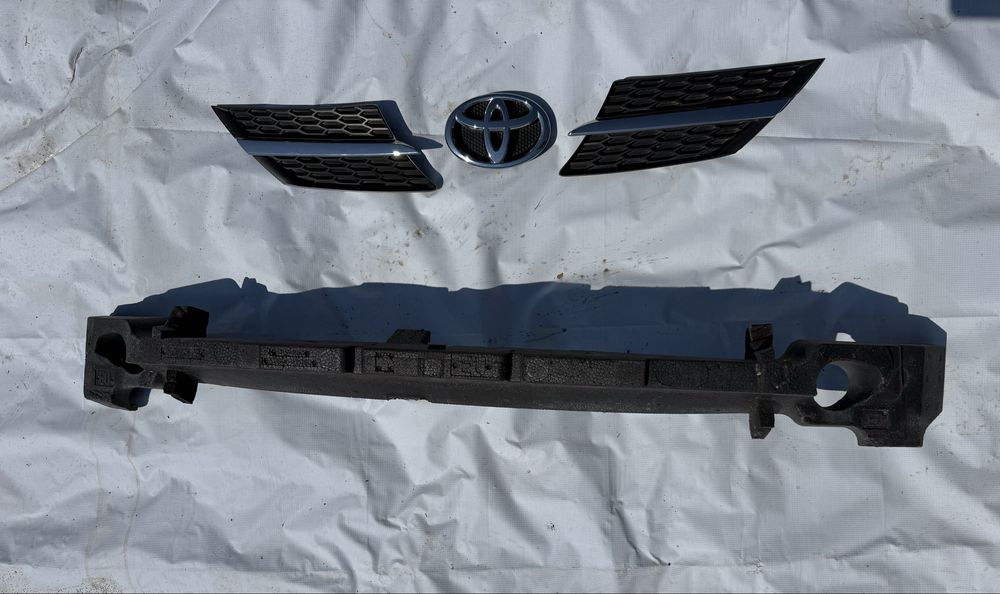Решетка Решетки Емблема Халогени Абсорбер предна броня Toyota Rav 4 Тойота Рав 4 2015 г.