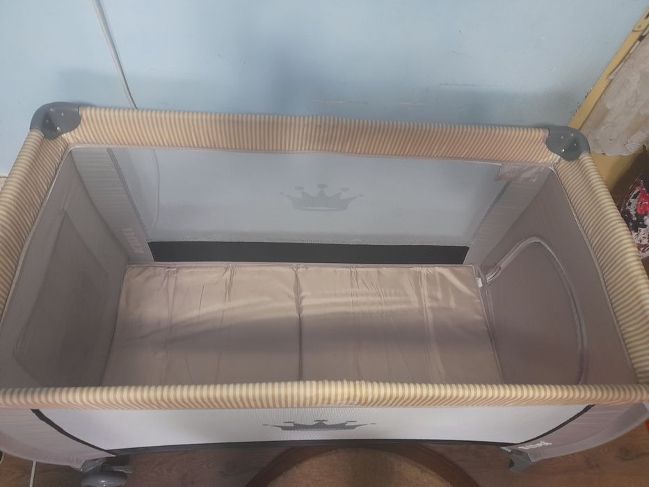 Vand pătuț pentru copii