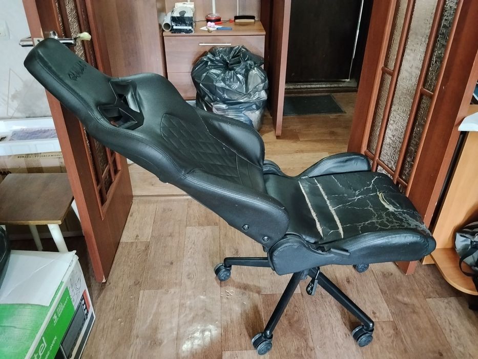 Игровое кресло / компьютерное кресло