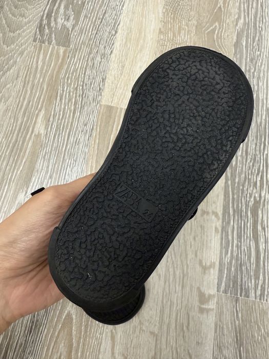 Обувь Zara для девочки