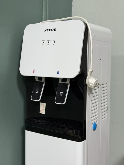 Кулер для воды и Урна для мусора