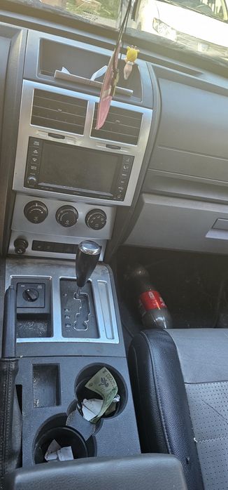Vând urgent dodge nitro