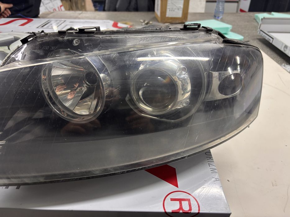 Продавам фарове за Audi A3 8P с вградена BI-LED система