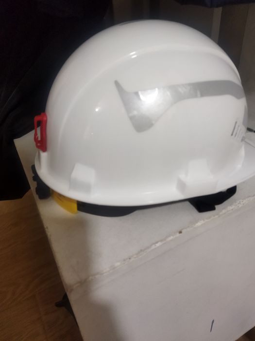 Продам каску строительную