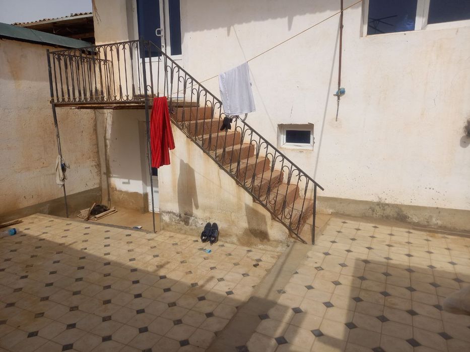 Hovli sotiladi ihcham narxida