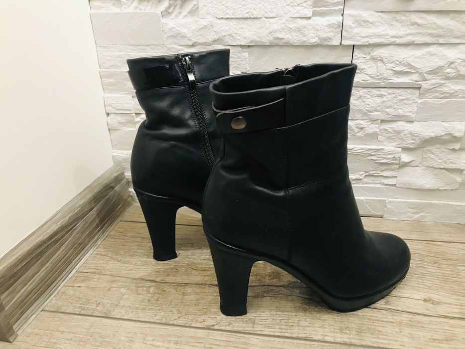 Боти от естествена кожа на ток