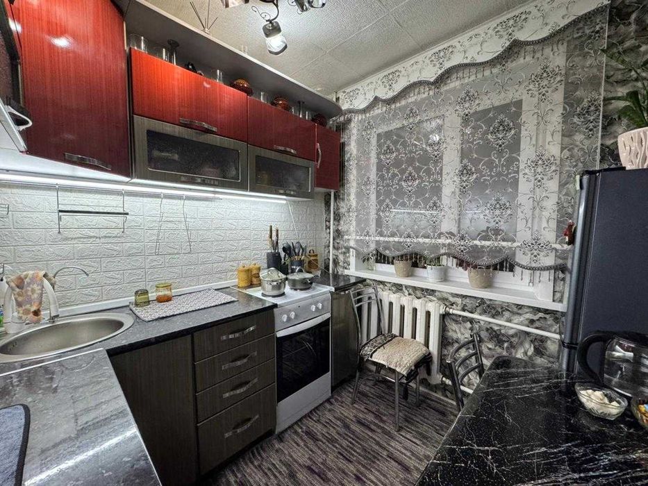 Продам 7 мкр на 1 этаже НЕ УГЛОВАЯ