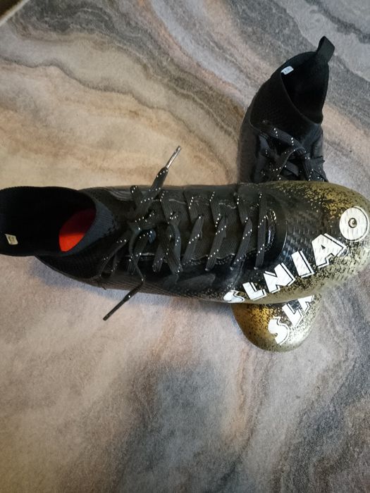 Бутонки за футбол